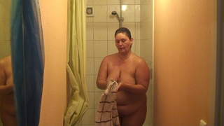 In der Dusche rasiert......