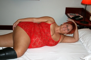 Posing in Rot Teil 3......