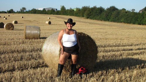 Posing im Kornfeld......