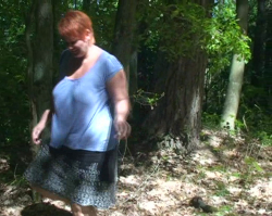 Pissen im Wald