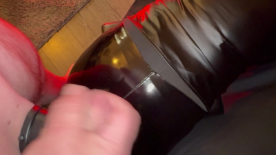 Auf den Rücken der Frau abgespritzt