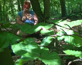 Voyeur - Im Wald masturbiert