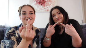 Vierfacher Mittelfinger: Deine ulti...