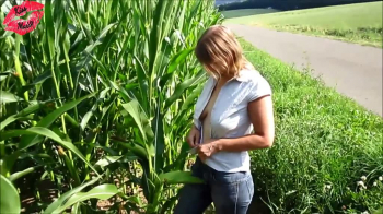 Geilster Spaziergang im Maisfeld