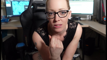 Ich bin deine geile Sekretärin! Mein erstes Wunschvideo!