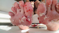 Meine göttlichen Füße - Food Crushing / Compression barefoot